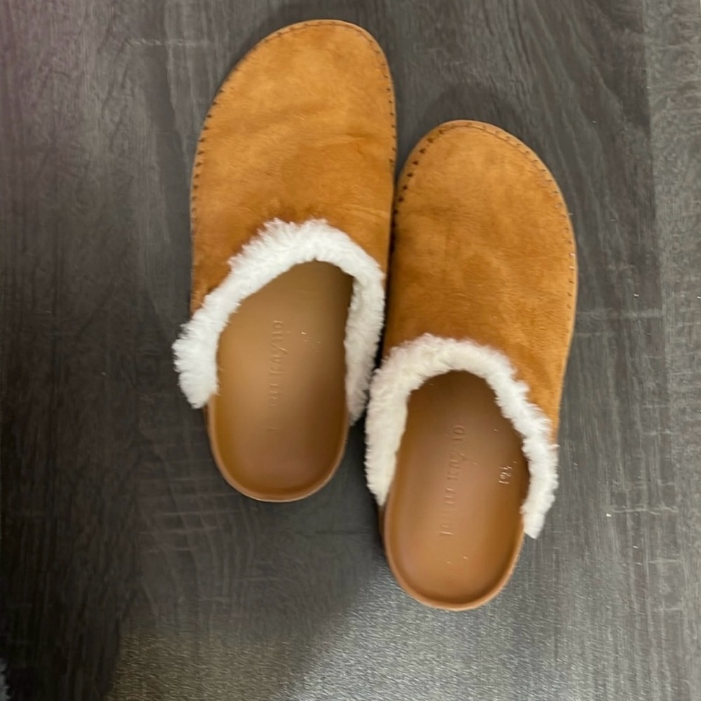 Jenni Kayne Shearling-Lined Moc Clog in Saddle